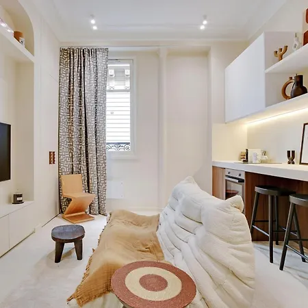 Le Petit Luxe Parisien Apartment *