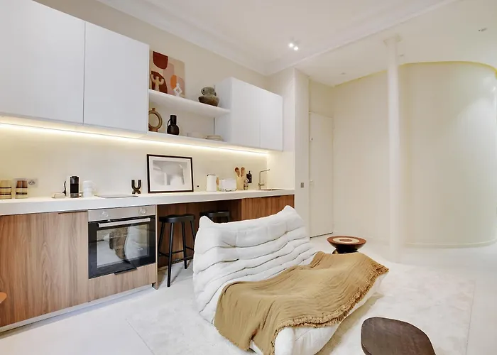 Le Petit Luxe Parisien *